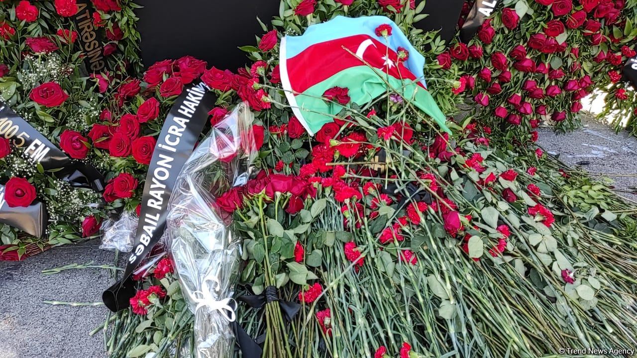 Общественность чтит память журналистов, погибших в результате подрыва на мине в Кельбаджаре (ФОТО/ВИДЕО)