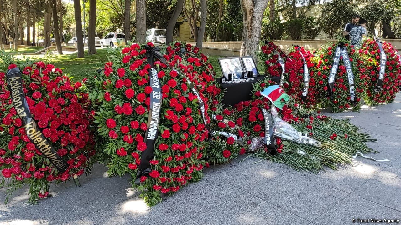 Общественность чтит память журналистов, погибших в результате подрыва на мине в Кельбаджаре (ФОТО/ВИДЕО)