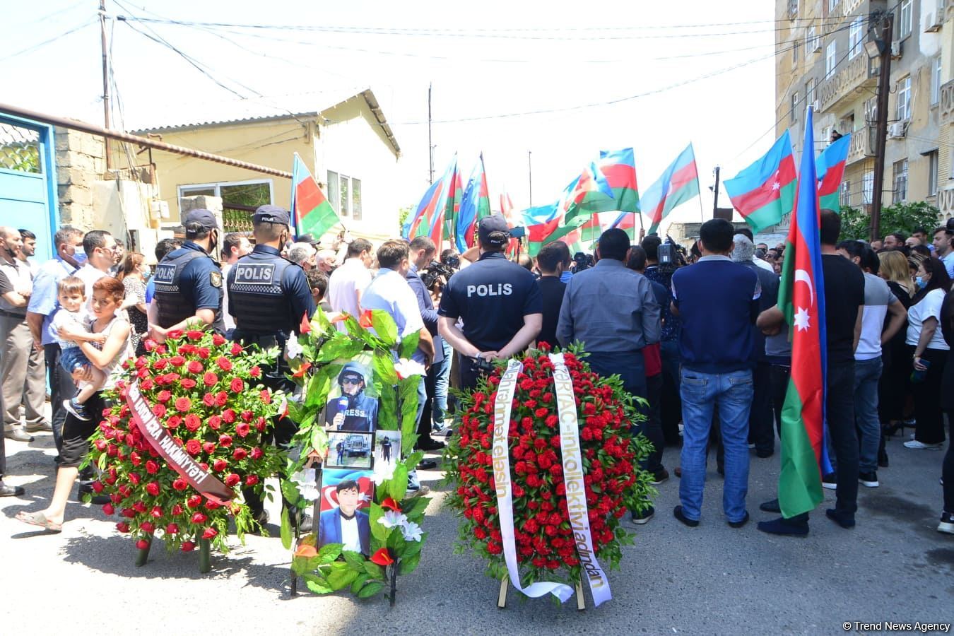 В Баку провожают в последний путь шехида-журналиста (ФОТО)