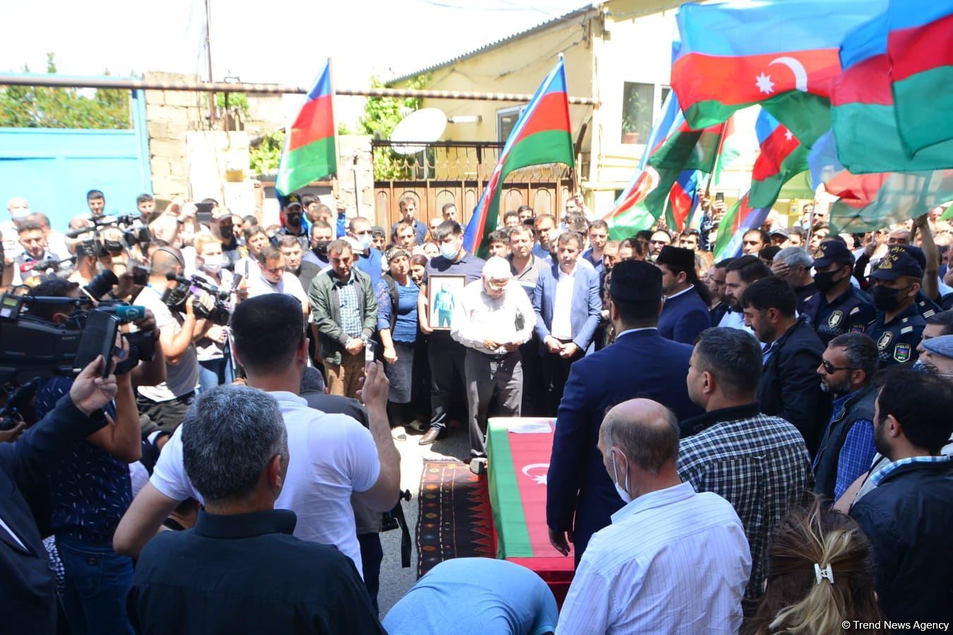 В Баку провожают в последний путь шехида-журналиста (ФОТО)