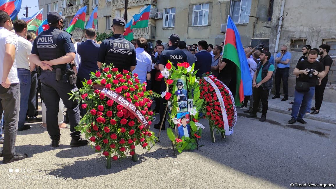 В Баку провожают в последний путь шехида-журналиста (ФОТО)