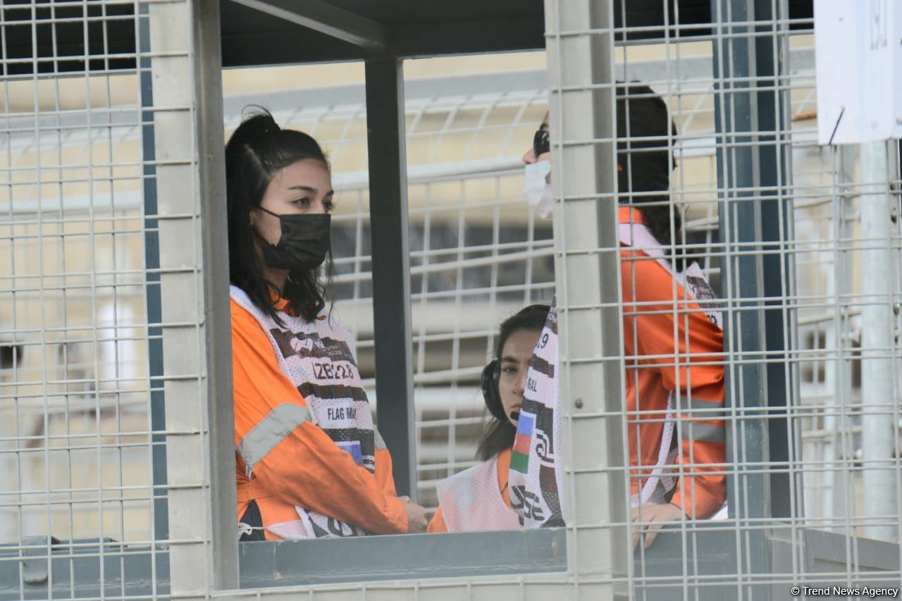 F2 Sprint Race 3 starts in Baku (PHOTO)