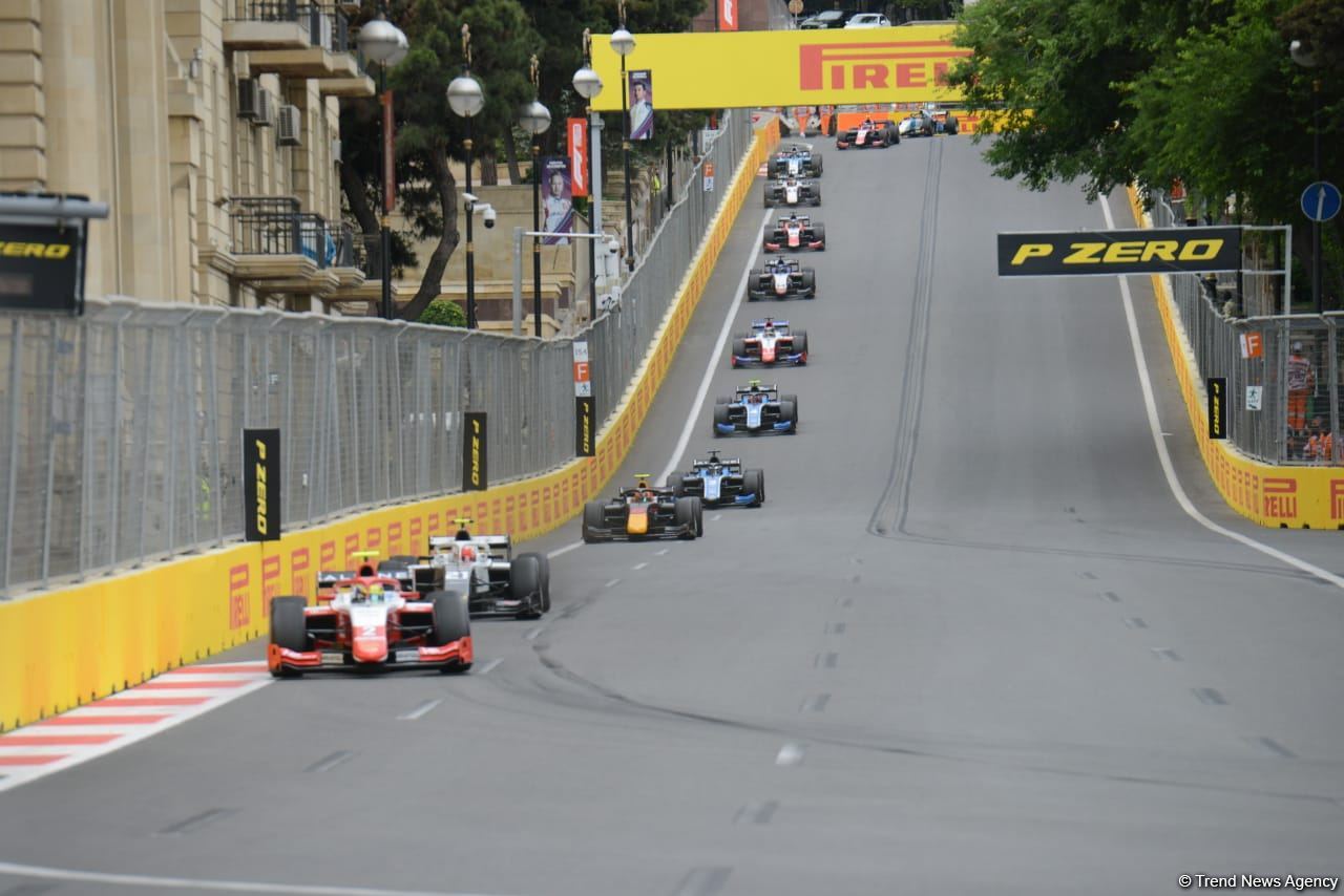F2 Sprint Race 3 starts in Baku (PHOTO)