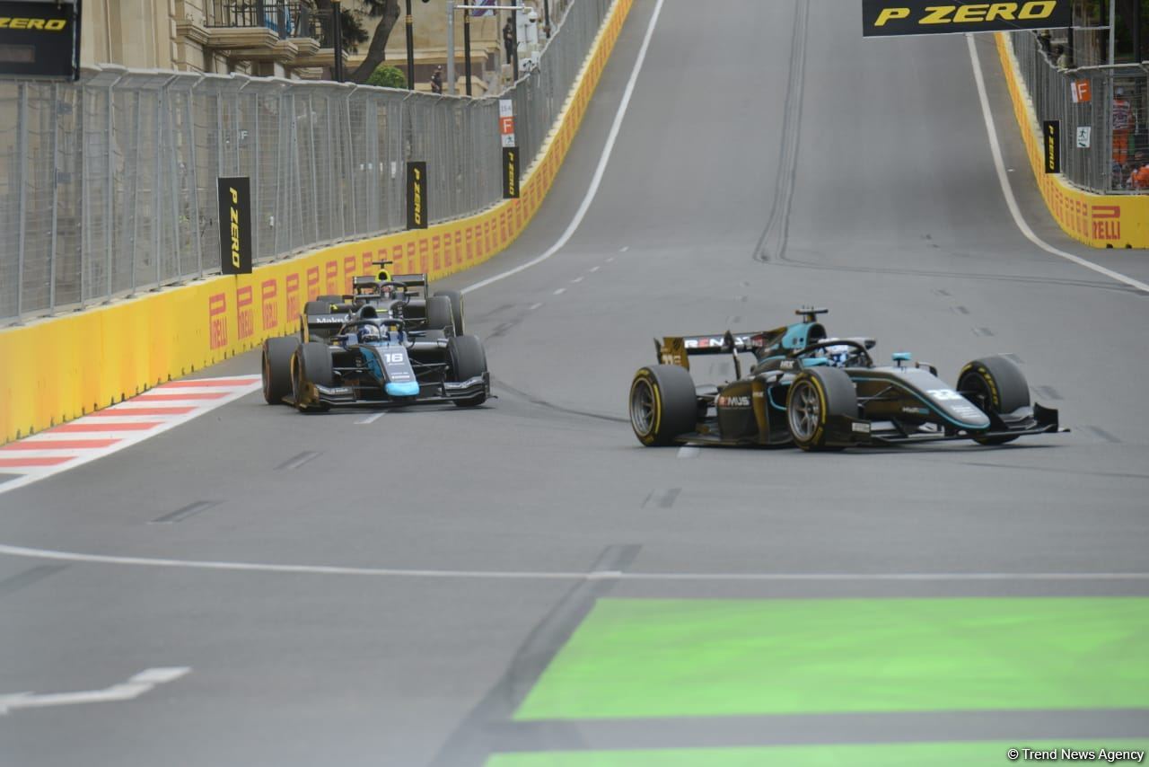 F2 Sprint Race 3 starts in Baku (PHOTO)