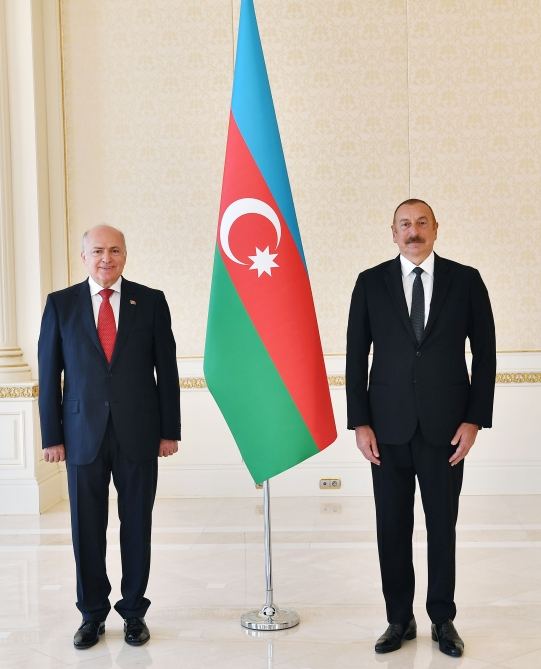 Президент Ильхам Алиев принял верительные грамоты новоназначенных послов-нерезидентов десяти стран в Азербайджане  (ФОТО) (Версия 2)