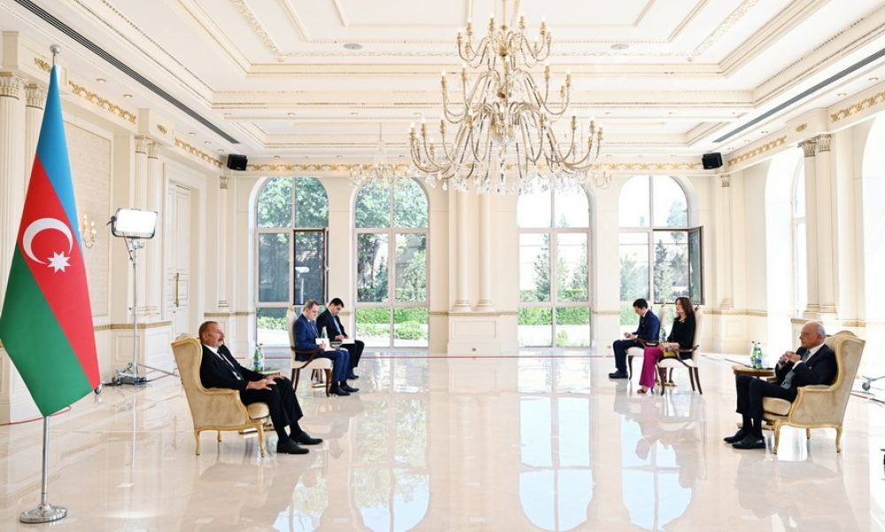 Президент Ильхам Алиев принял верительные грамоты новоназначенного посла Италии в Азербайджане (ФОТО)