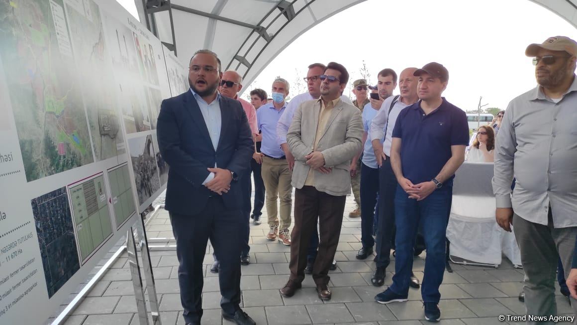 Иностранные дипломаты ознакомились с проектами «Умное село» и «Умный город» в Агдаме (ФОТО)