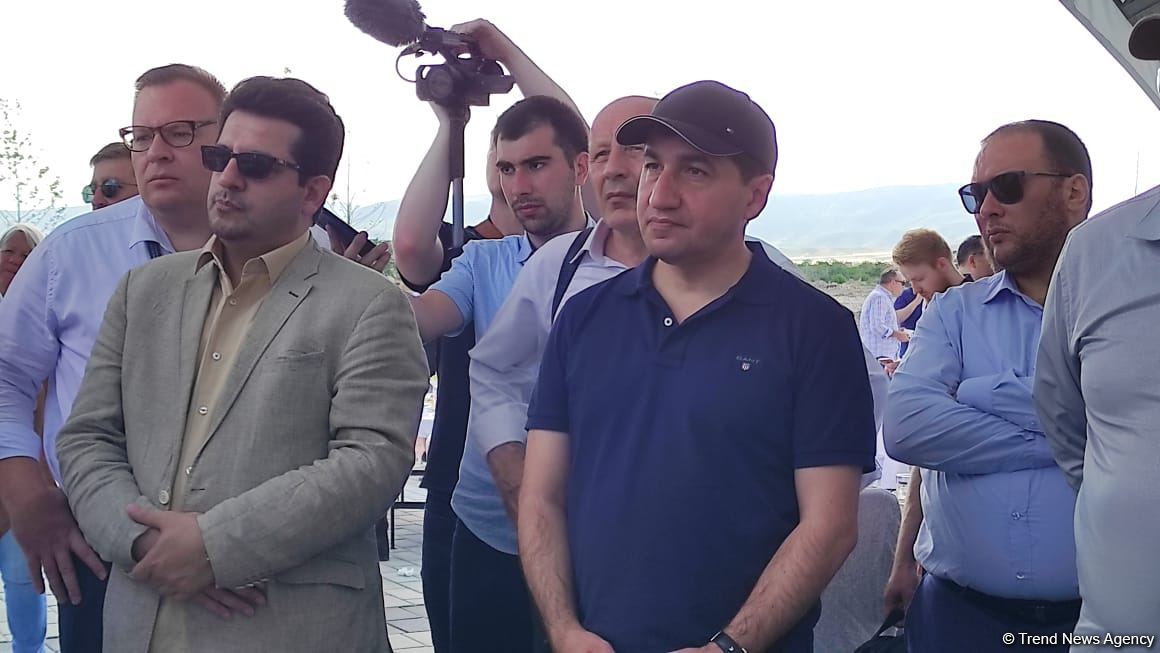 Иностранные дипломаты ознакомились с проектами «Умное село» и «Умный город» в Агдаме (ФОТО)