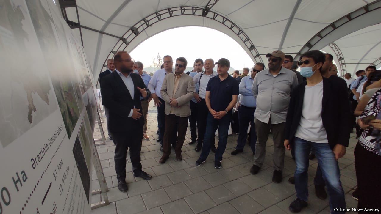Иностранные дипломаты ознакомились с проектами «Умное село» и «Умный город» в Агдаме (ФОТО)
