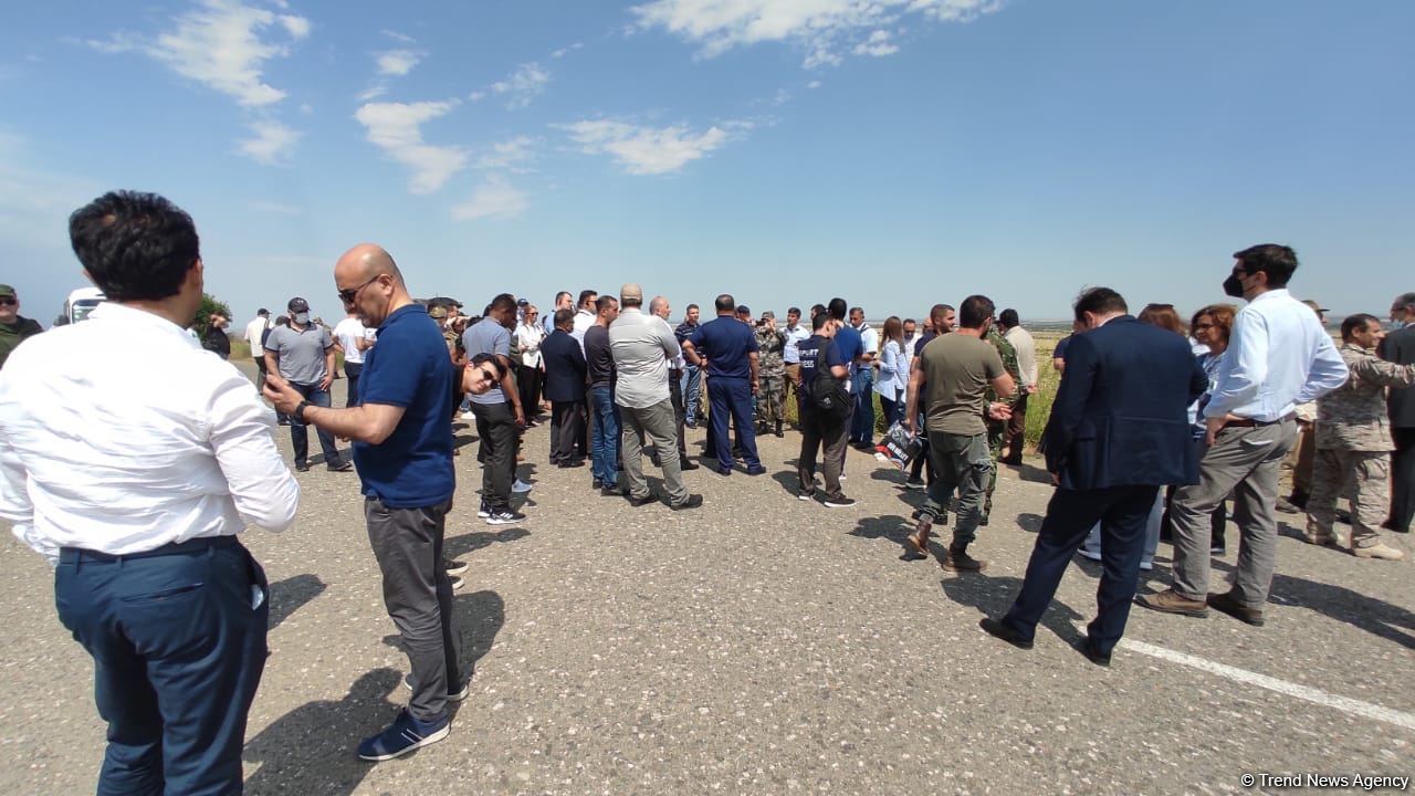 Началась поездка представителей дипломатического корпуса в Агдам (ФОТО)