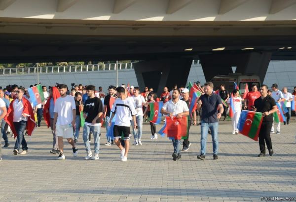 Fans preparing to watch Turkey vs Wales football match at Baku Olympic Stadium (PHOTO)