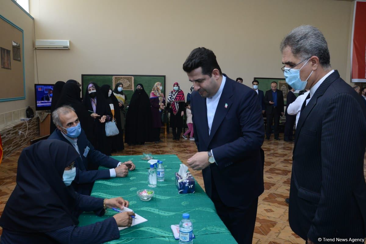 Iranians in Azerbaijan voting at Iran's presidential election (PHOTO)