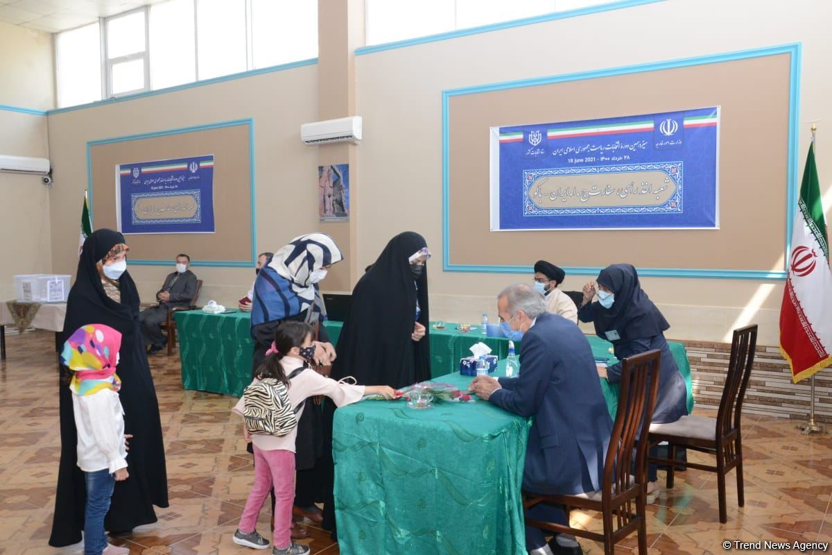 Iranians in Azerbaijan voting at Iran's presidential election (PHOTO)