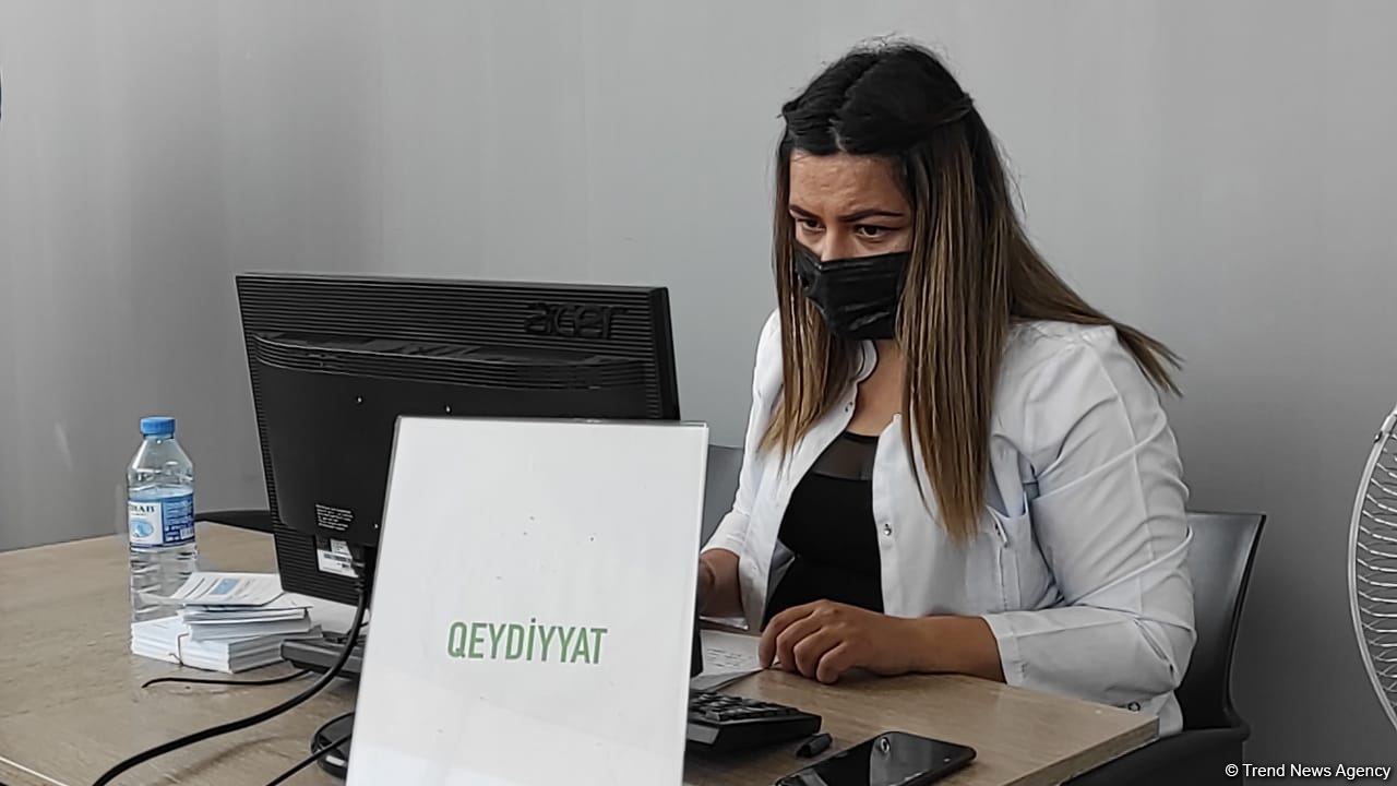 В Баку вакцинируют от коронавируса в мобильных пунктах (ФОТО/ВИДЕО)