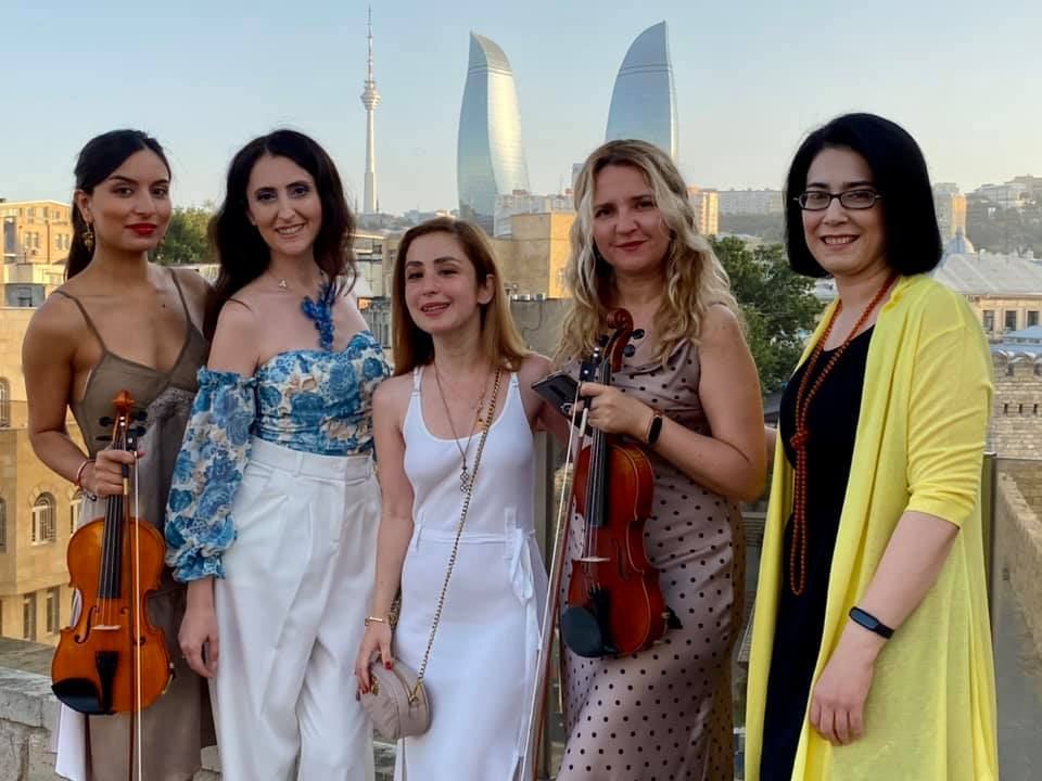 Одним летним вечером в Баку - романтика под открытым небом (ФОТО/ВИДЕО)