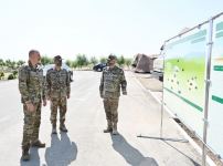 Президент Ильхам Алиев ознакомился с условиями, созданными в новом военном городке Военно-воздушных сил Министерства обороны и служебных квартирах для семей военнослужащих (ФОТО/ВИДЕО)