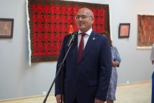 Потрясающий мир азербайджанских ковров в России, или Бакинское детство министра культуры Татарстана  (ФОТО)