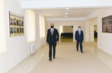Президент Ильхам Алиев принял участие в церемонии вручения квартир и автомобилей семьям шехидов и ветеранам войны в поселке Ходжасан (ФОТО/ВИДЕО)