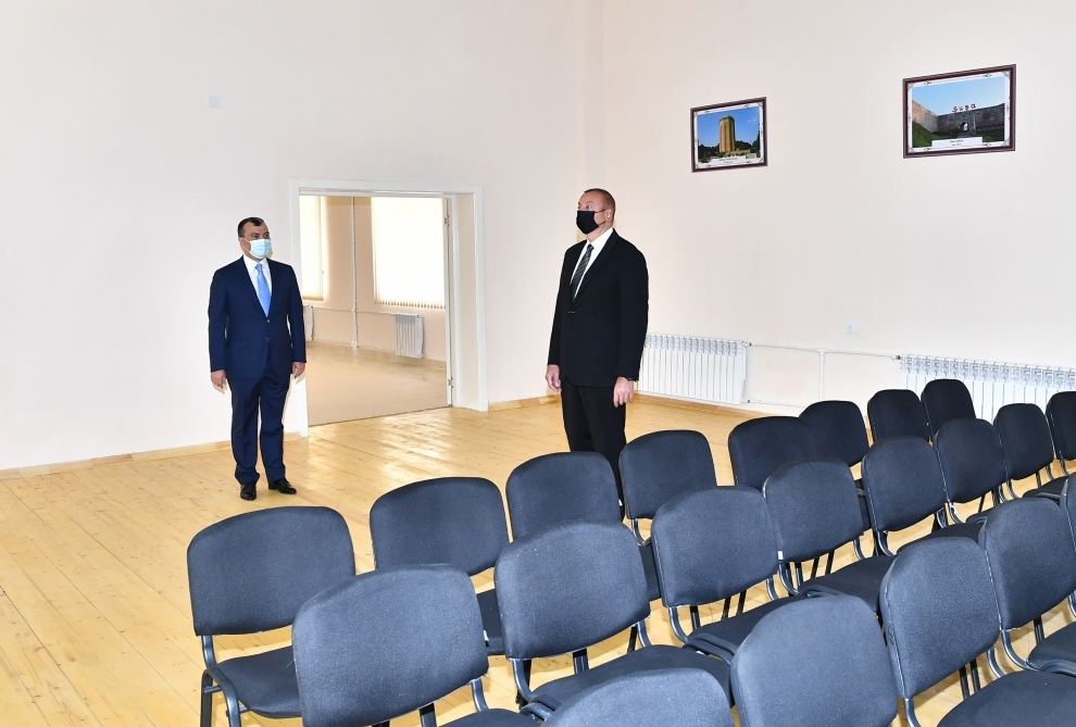Президент Ильхам Алиев принял участие в церемонии вручения квартир и автомобилей семьям шехидов и ветеранам войны в поселке Ходжасан (ФОТО/ВИДЕО)