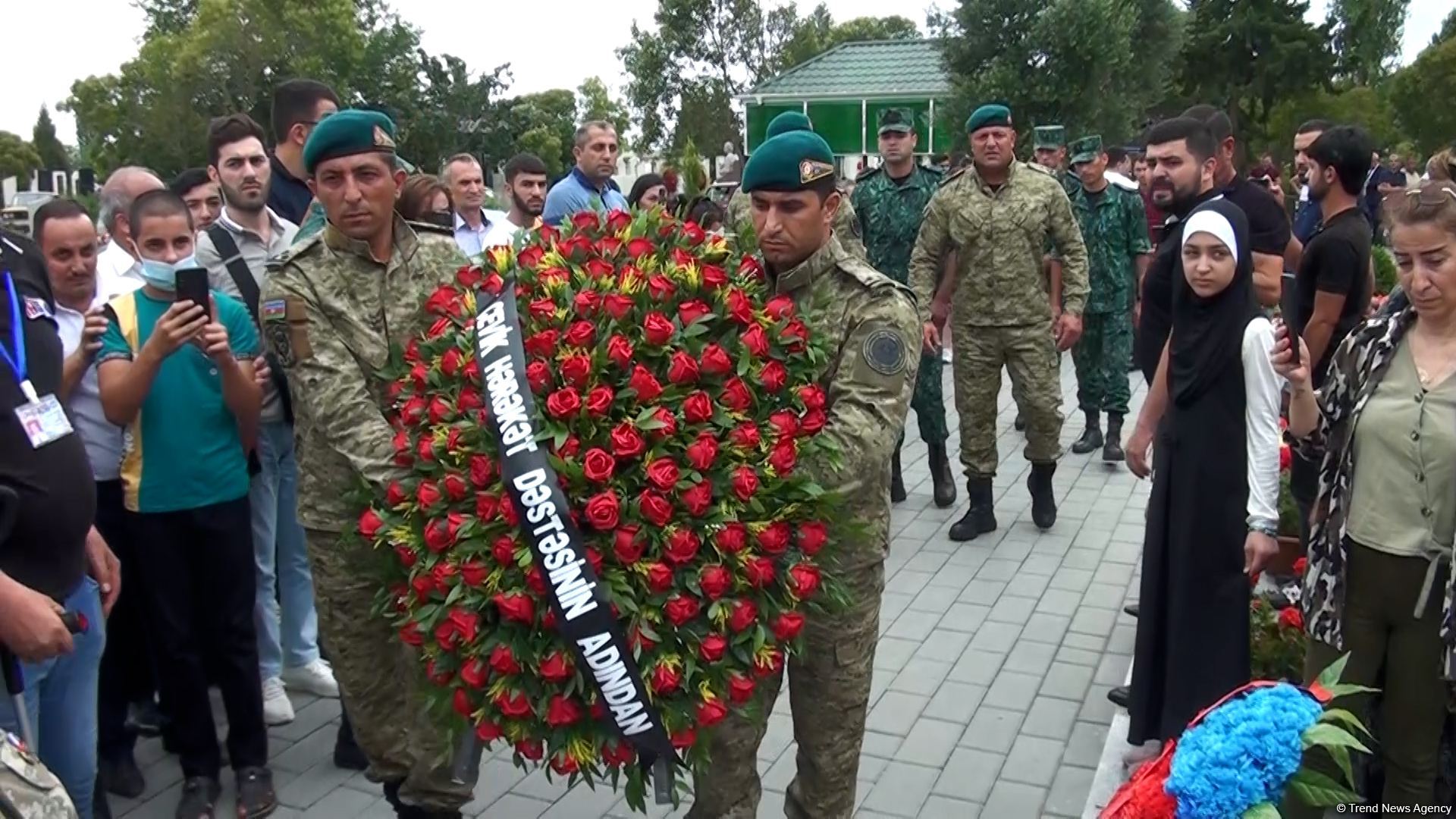 Тысячи людей пришли почтить память шехида Худаяра Юсифзаде в день его рождения - Тrend TV