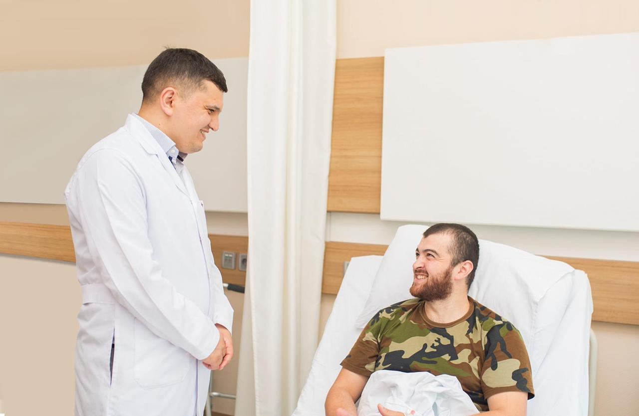 Фонд YAŞAT оплатил расходы на операцию и лечение еще 3 участников войны (ФОТО)