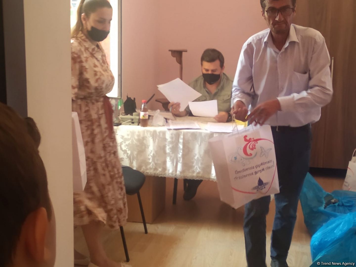По инициативе депутата Севиль Микаиловой в Худате розданы праздничные подарки по случаю Гурбан байрамы (ФОТО)