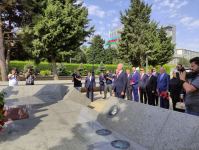 Turkey's ruling party delegation visits Alley of Honor, Alley of Martyrs in Baku (PHOTO)