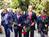 Turkey's ruling party delegation visits Alley of Honor, Alley of Martyrs in Baku (PHOTO)