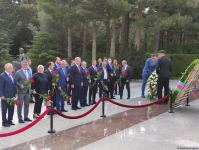 Turkey's ruling party delegation visits Alley of Honor, Alley of Martyrs in Baku (PHOTO)