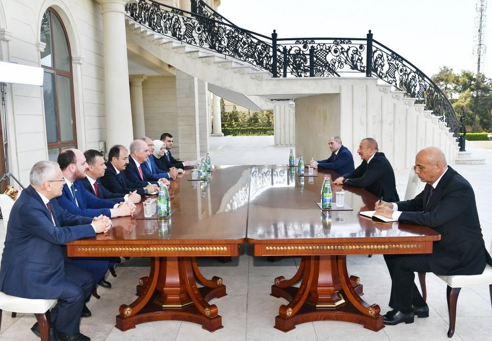 Президент Ильхам Алиев принял делегацию под руководством первого заместителя председателя Партии справедливости и развития Турции (ФОТО)