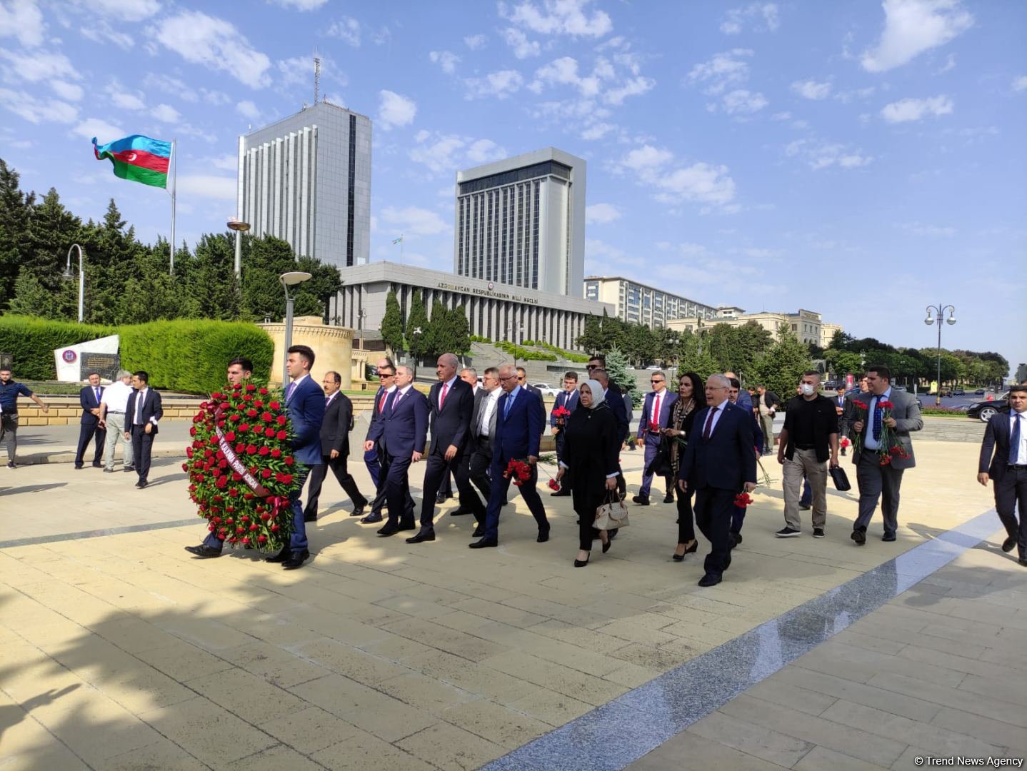 Turkey's ruling party delegation visits Alley of Honor, Alley of Martyrs in Baku (PHOTO)