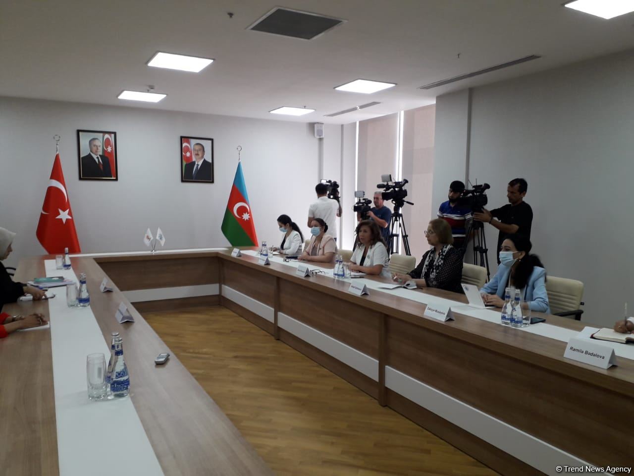 В Баку прошла встреча председателя женского крыла правящей партии Турции и главы госкомитета Азербайджана (ФОТО)