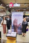 Выпускница Лондонского университета королевы Марии представила в Баку книгу "Я - домашний узник" (ФОТО)