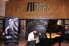 Выпускница Лондонского университета королевы Марии представила в Баку книгу "Я - домашний узник" (ФОТО)