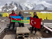 Азербайджанский велопутешественник на пути к Пику Ленина поднялся на высоту в 4000 метров (ФОТО)