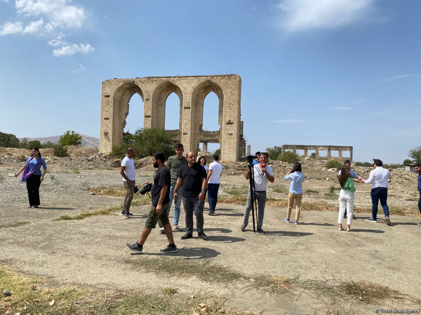 Начался визит делегации волонтерских организаций в Агдам (ФОТО)