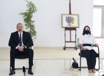 Azerbaijani president, first lady attend ceremony of presenting apartments, cars to families of martyrs (PHOTO/VIDEO)