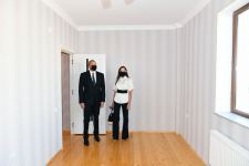 Azerbaijani president, first lady attend ceremony of presenting apartments, cars to families of martyrs (PHOTO/VIDEO)