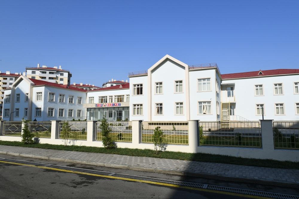 Azerbaijani president, first lady attend ceremony of presenting apartments, cars to families of martyrs (PHOTO/VIDEO)