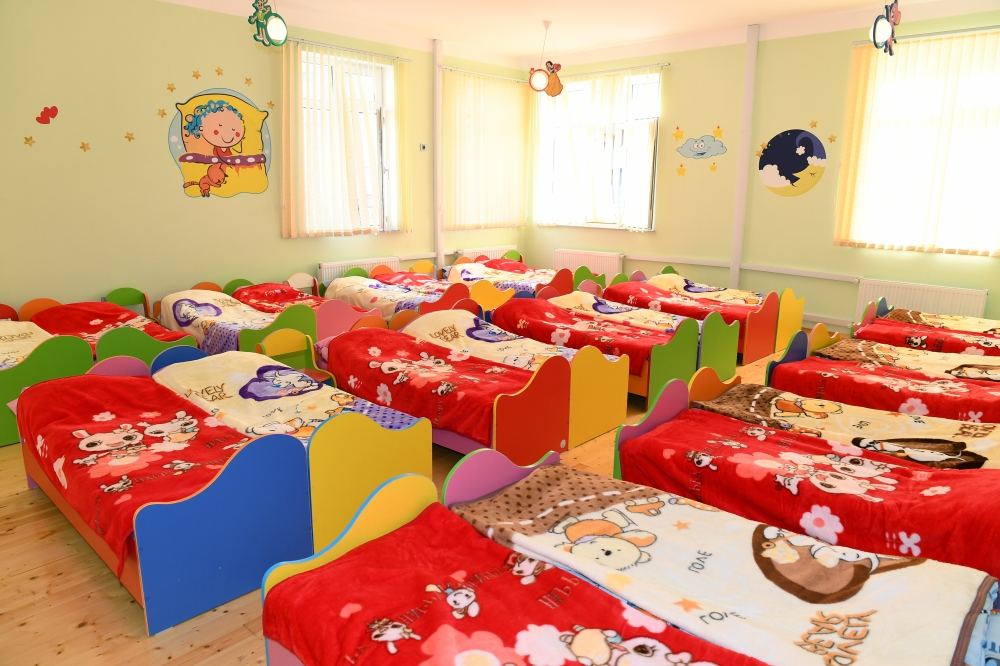 Azerbaijani president, first lady attend ceremony of presenting apartments, cars to families of martyrs (PHOTO/VIDEO)