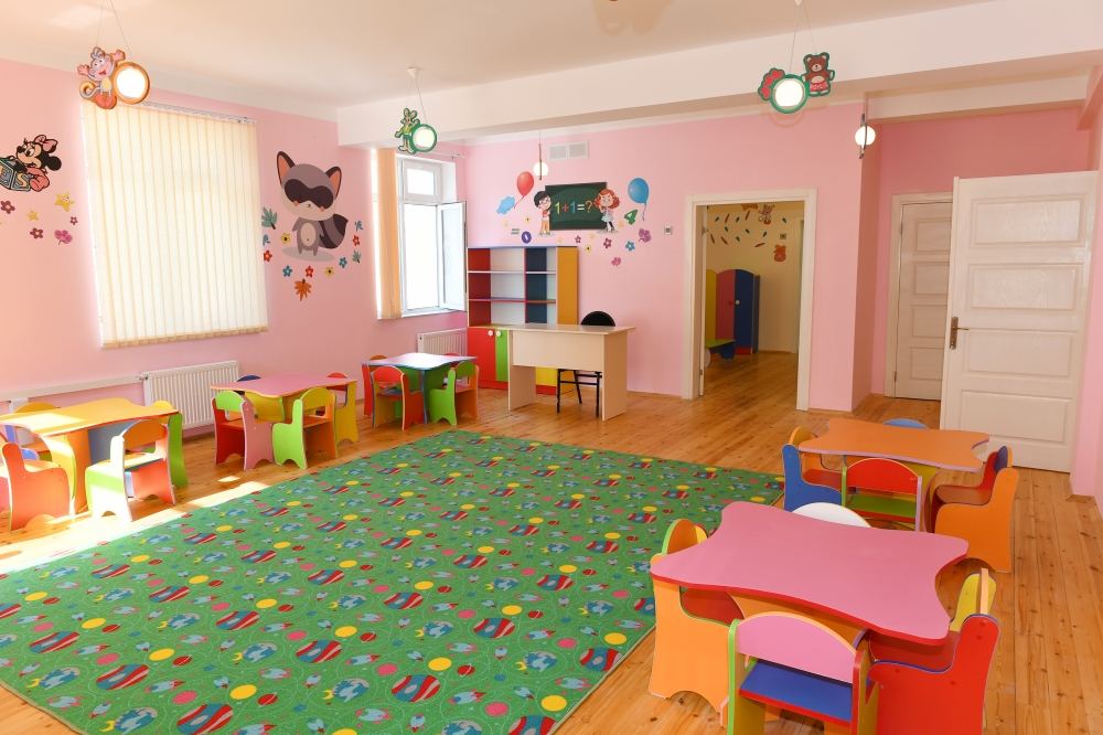 Azerbaijani president, first lady attend ceremony of presenting apartments, cars to families of martyrs (PHOTO/VIDEO)