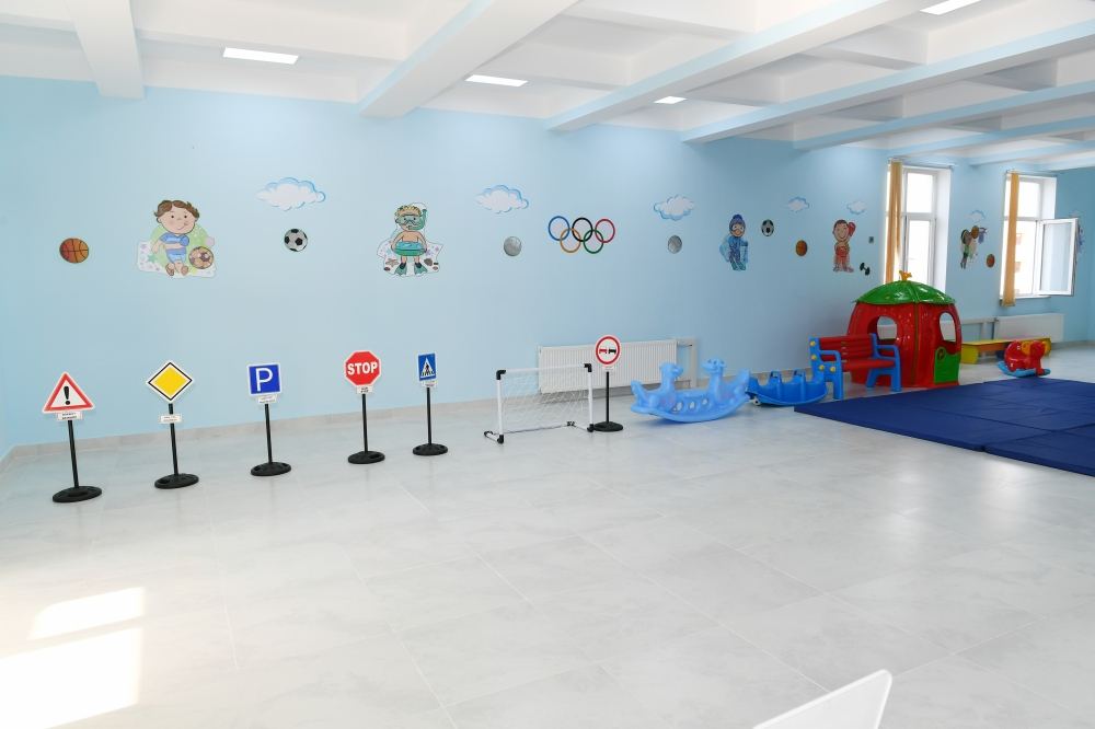 Azerbaijani president, first lady attend ceremony of presenting apartments, cars to families of martyrs (PHOTO/VIDEO)