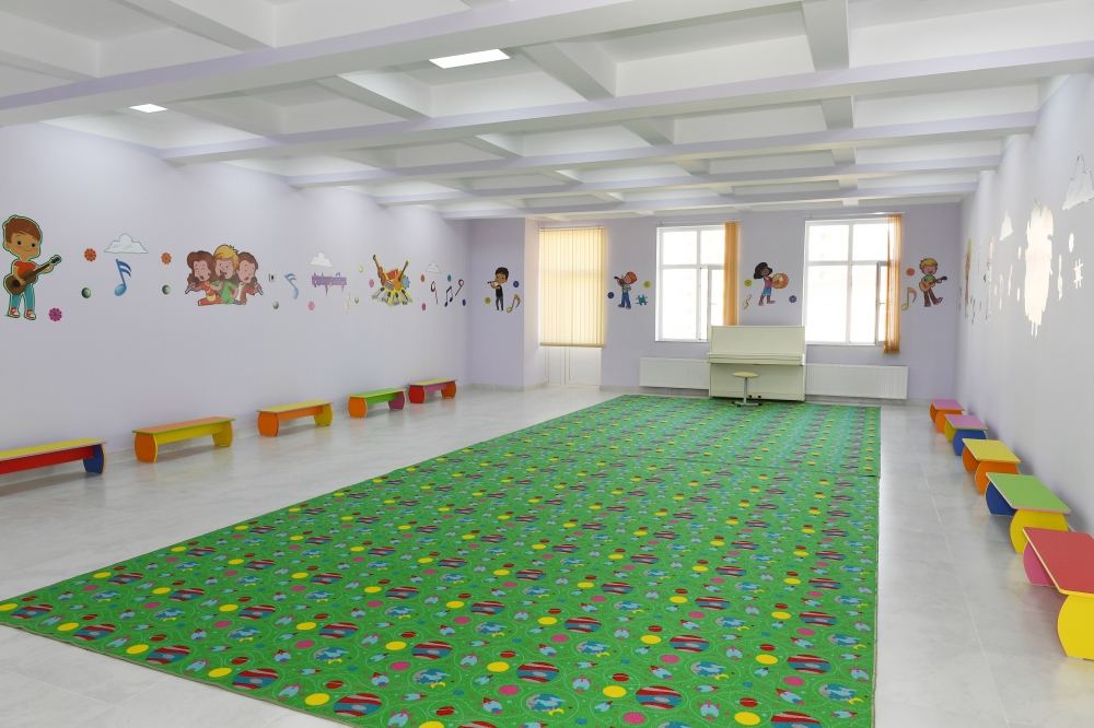 Azerbaijani president, first lady attend ceremony of presenting apartments, cars to families of martyrs (PHOTO/VIDEO)