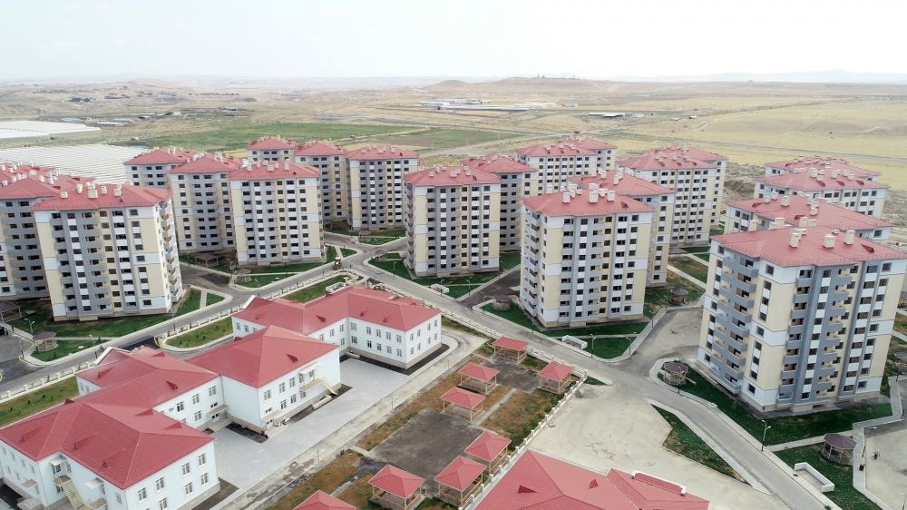 Azerbaijani president, first lady attend ceremony of presenting apartments, cars to families of martyrs (PHOTO/VIDEO)