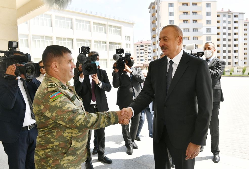 Azerbaijani president, first lady attend ceremony of presenting apartments, cars to families of martyrs (PHOTO/VIDEO)