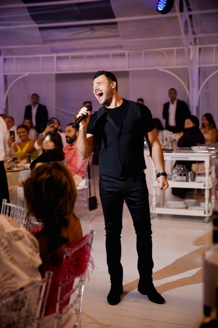 Концерт Эмина Агаларова в белоснежном шатре Sea Breeze Event Hall с  COVID-паспортами и гастрономическими изысками (ФОТО)