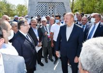 Президент Ильхам Алиев тепло побеседовал с участниками и шушинцами в рамках открытия Дней поэзии Вагифа в Шуше (ФОТО)