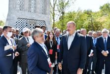 Президент Ильхам Алиев тепло побеседовал с участниками и шушинцами в рамках открытия Дней поэзии Вагифа в Шуше (ФОТО)