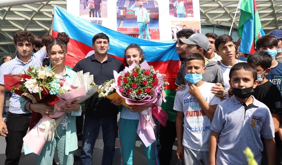 В Баку овациями встретили победителей Паралимпийских игр в Токио (ФОТО)