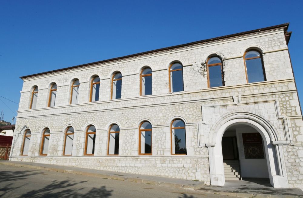 President Ilham Aliyev, First Lady Mehriban Aliyeva view exhibitions organized by Heydar Aliyev Foundation in Shusha (PHOTO)